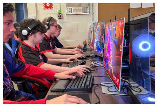 Students working in IT lab